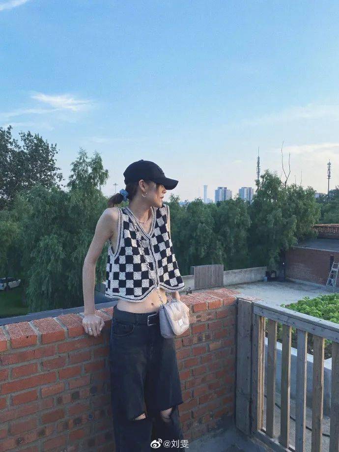 图案|泡泡袖下岗了!今秋必穿“棋盘格”,时髦高级超好搭!