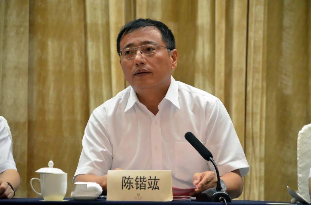 余珽,扬州市副市长,贯彻落实中央和省委省政府关于疫情防控决策部署不