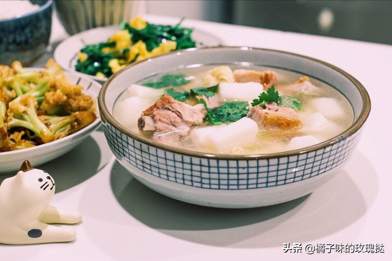 排骨汤的做法家常汤 ea4ac835cf924321bb455ebfa5076c9a.jpeg