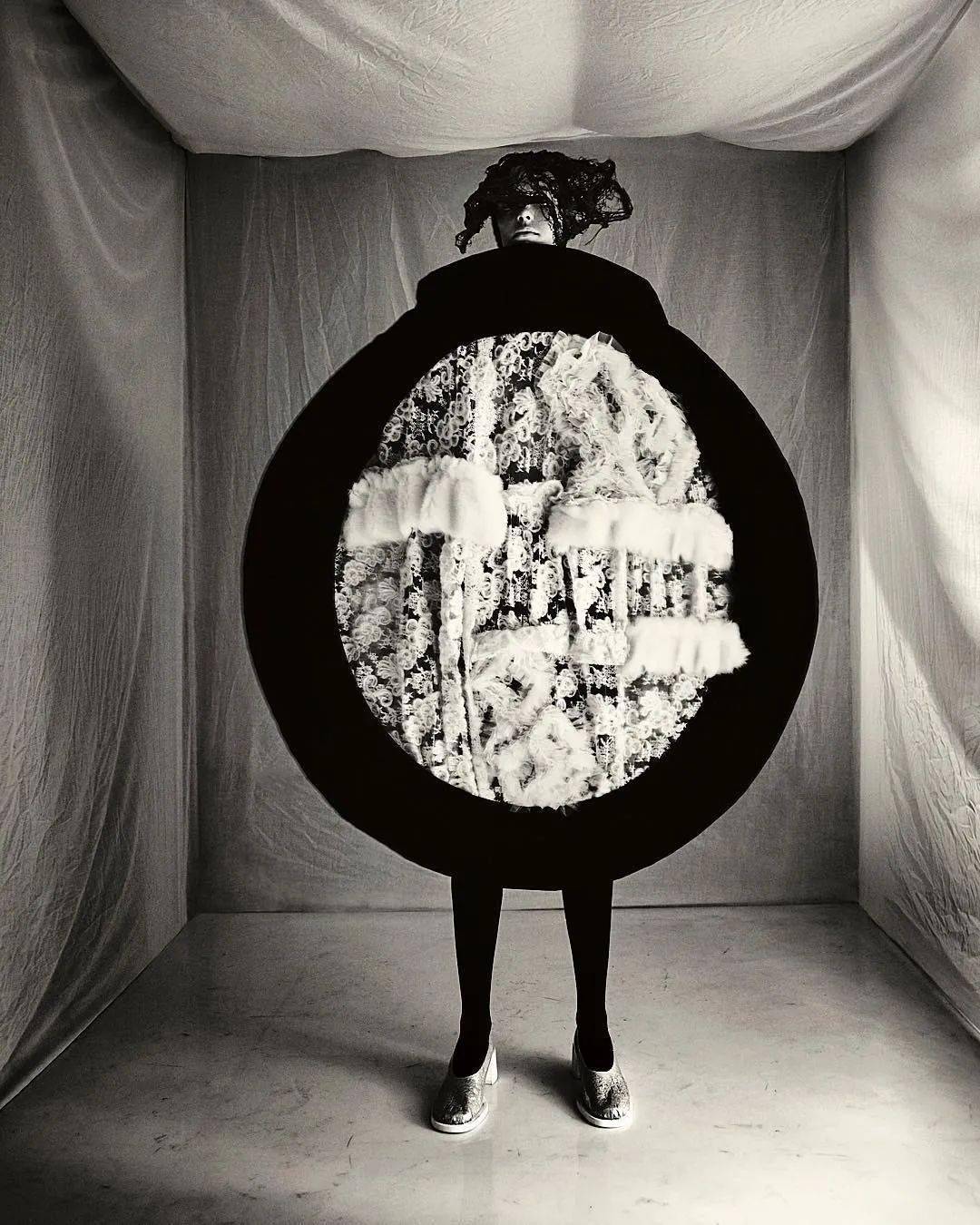 过服装设计|川久保玲：人“狠”话不多！时尚界的破坏者设计的衬衫有何不同？