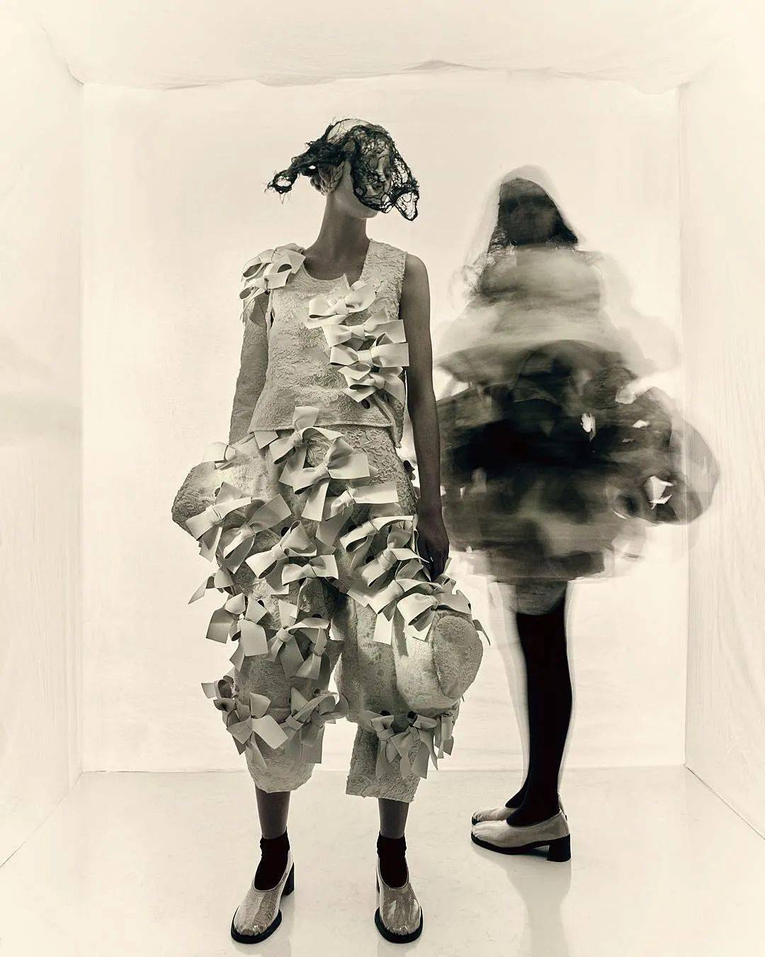 过服装设计|川久保玲：人“狠”话不多！时尚界的破坏者设计的衬衫有何不同？