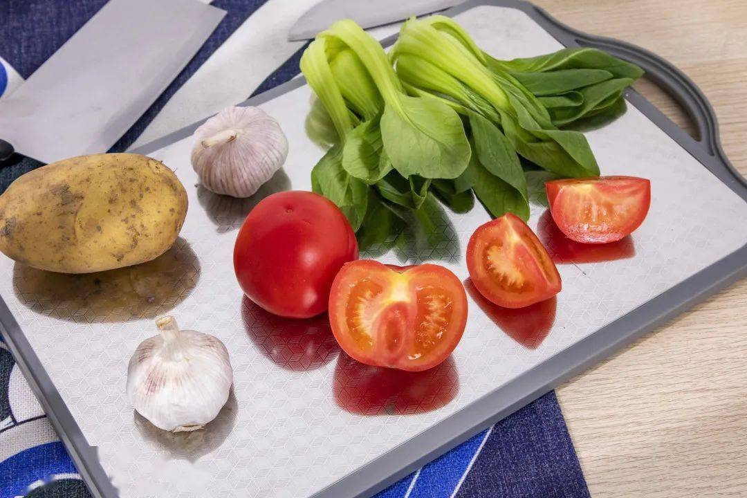 菜板|德国用不锈钢造「变态」菜板，颠覆传统设计，99%抗菌，一板两用只要69元~