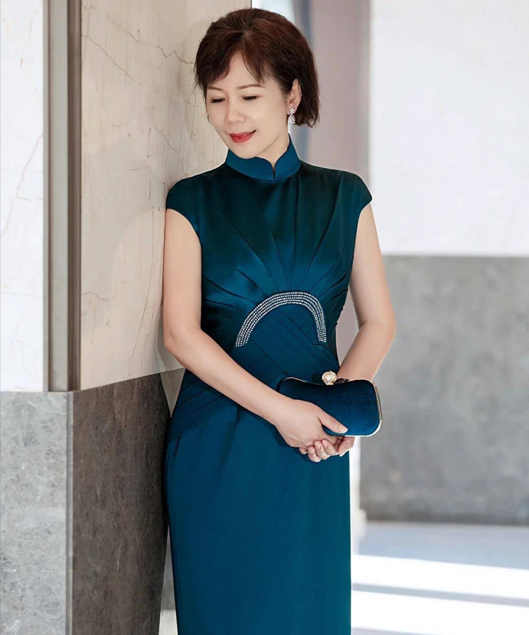 60岁的女人更要穿出气质这些姐姐的优雅穿搭时髦高级显年轻