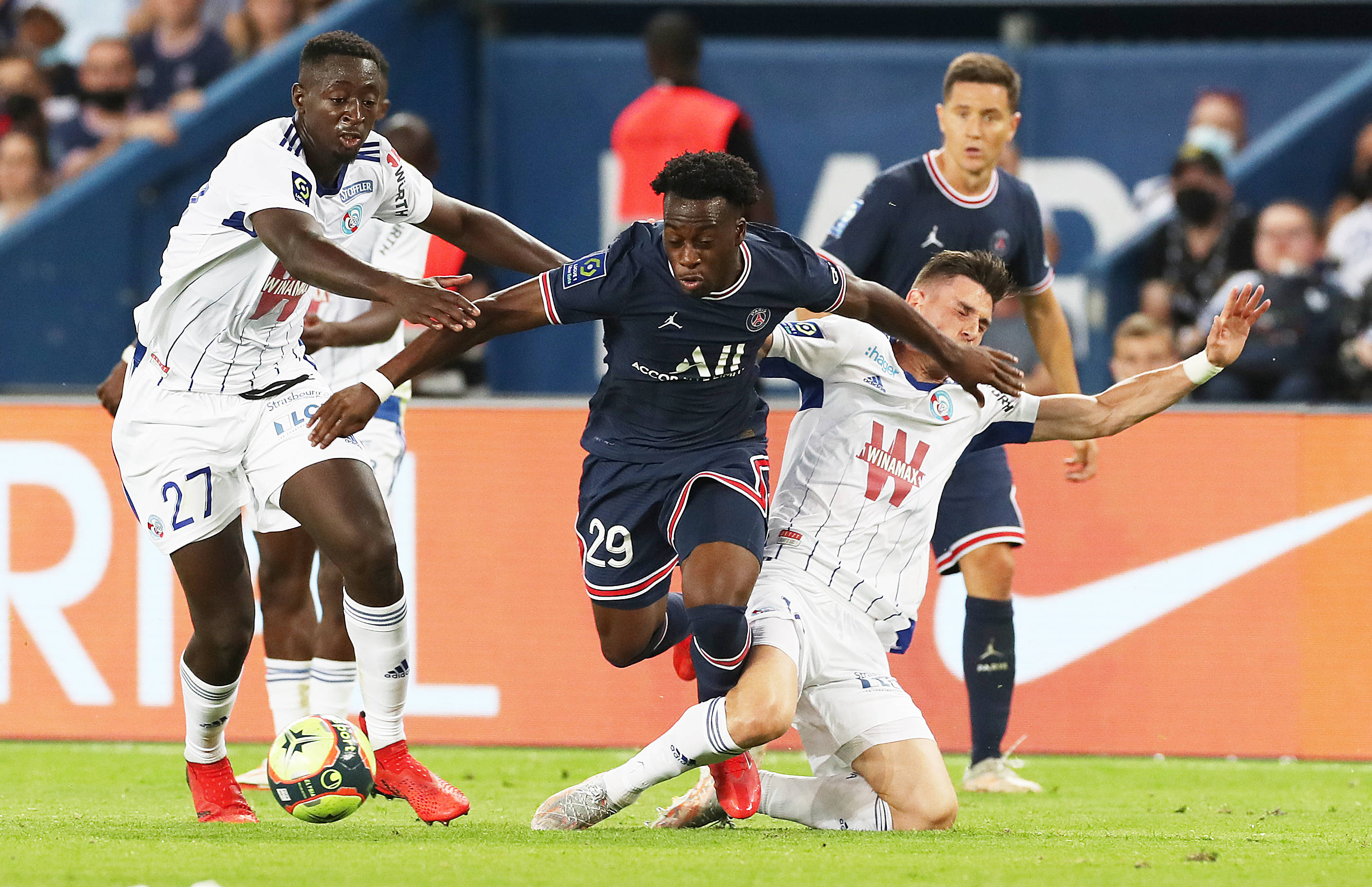 新华社记者 高静 摄当日,在2021-2022赛季法国足球甲级联赛第二轮比赛