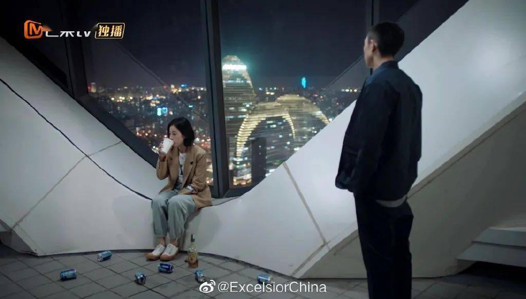 职业|周雨彤的盐系职场穿搭，一件千元都没有？
