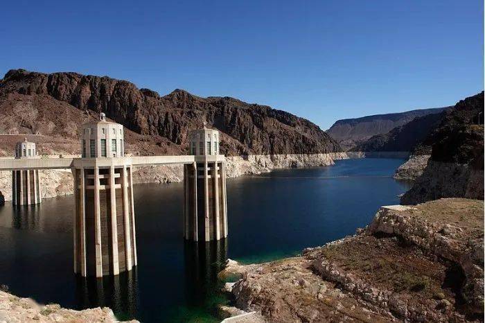 美国西部95%以上的地区仍持续处于严重的干旱危机,全国最大坝胡佛水坝