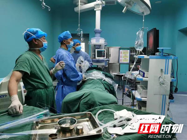 手术|“明”医丨方少波：从医39年，做手术台上坚定的“方一刀”