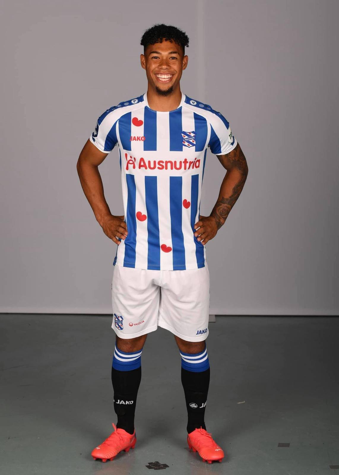 海伦芬发布202122赛季主场球衣