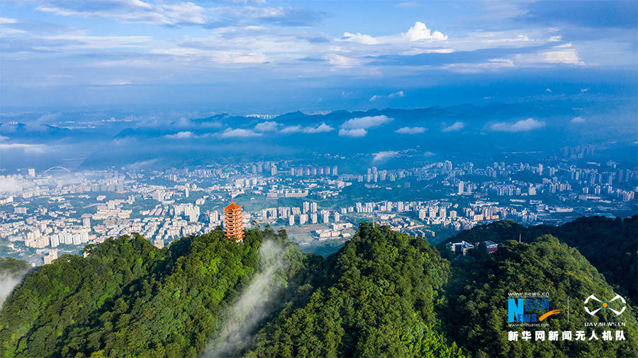 一场雨后,重庆市北碚区缙云山迎来绝佳景致.