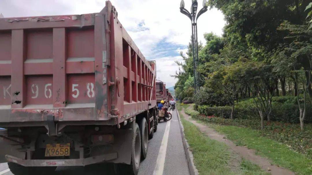 据网友爆料:昨天(8月15日)下午3点左右,在宜宾珙县g246路段发生交通