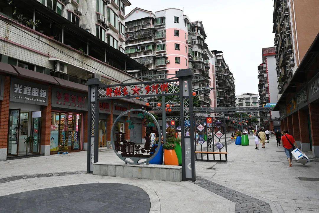 歇马街道背街小巷成了群众的幸福街