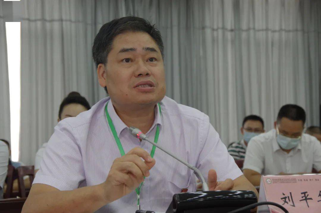 刘平华院长作表态发言刘平华院长就专家组提出的建议意见作了表态发言