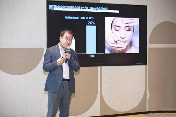 功效|迎18岁“成人礼”，美即正式进军院线级护肤领域