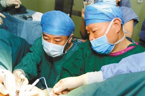 救治|“治愈患者的病痛，让我觉得幸福”