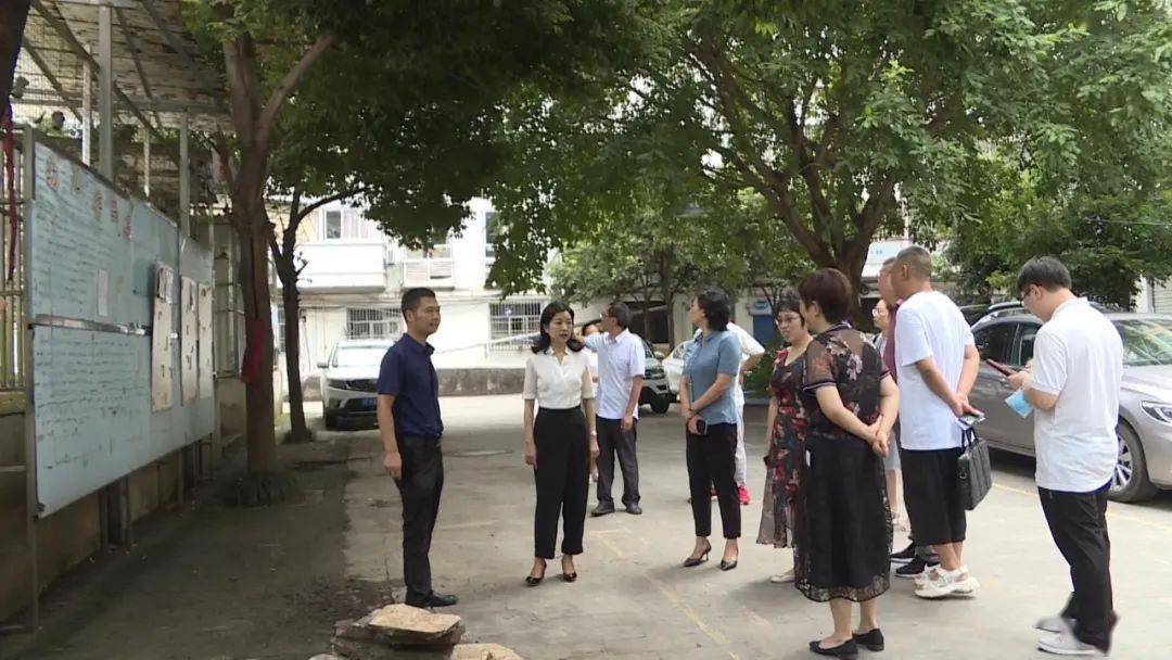 8月17日,县委常委,宣传部部长王芳带领县"四项创建"办,县城管局,县住