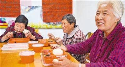 中年人|英媒：与亲密者沟通，有助于中年人预防老年痴呆