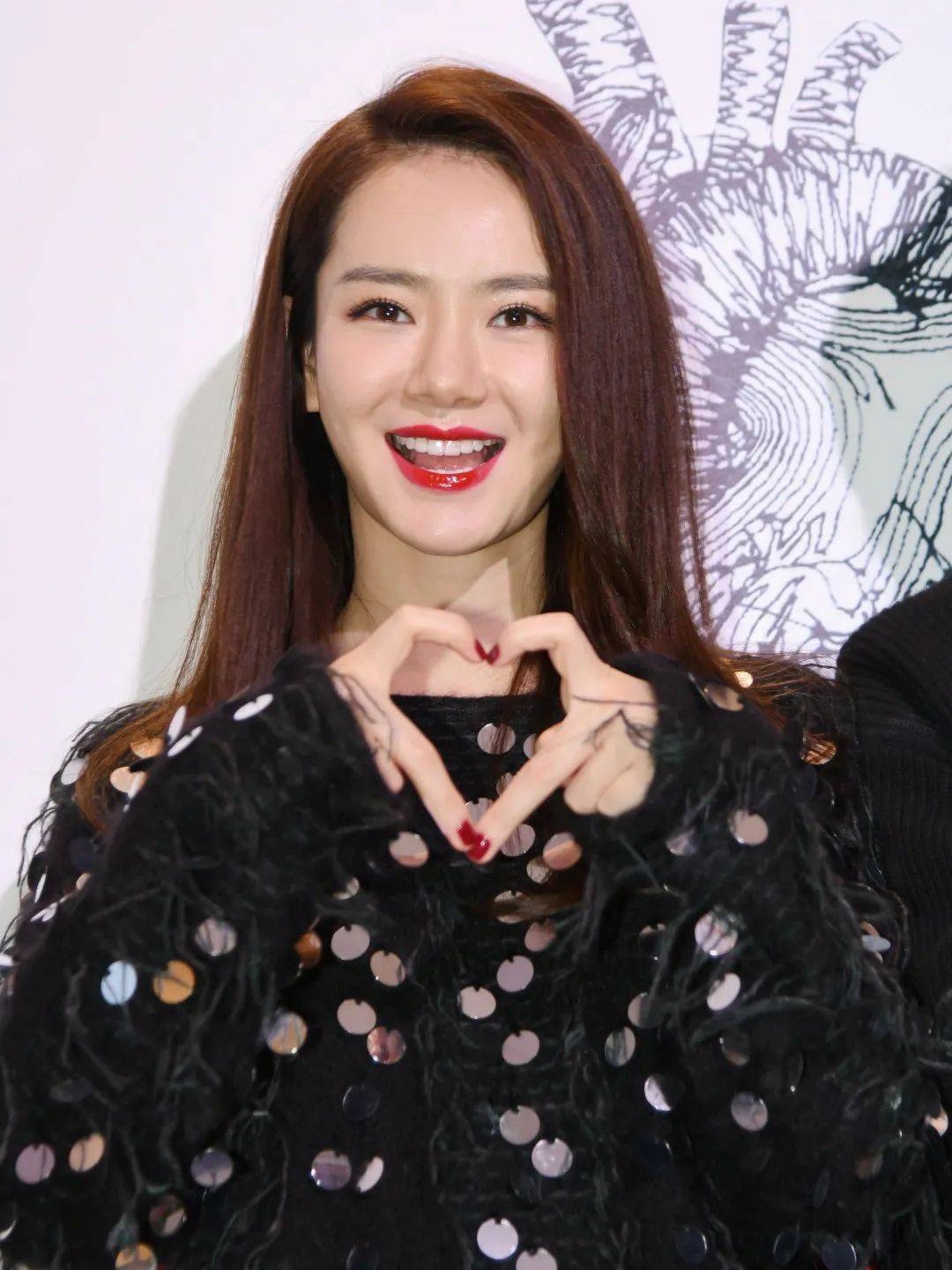 体会到了戚薇的快乐短圆脸也能走高级感路线