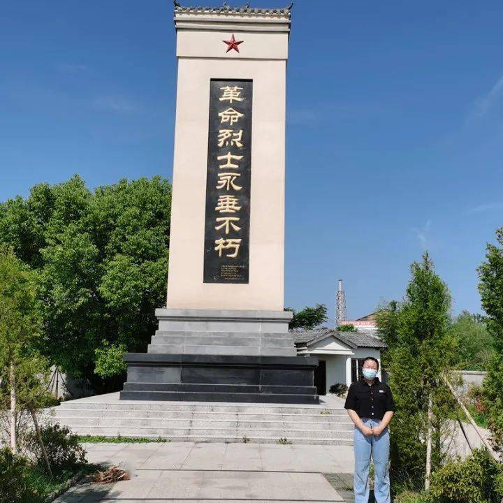 先前往位于东沟镇月山村的月山革命烈士纪念碑