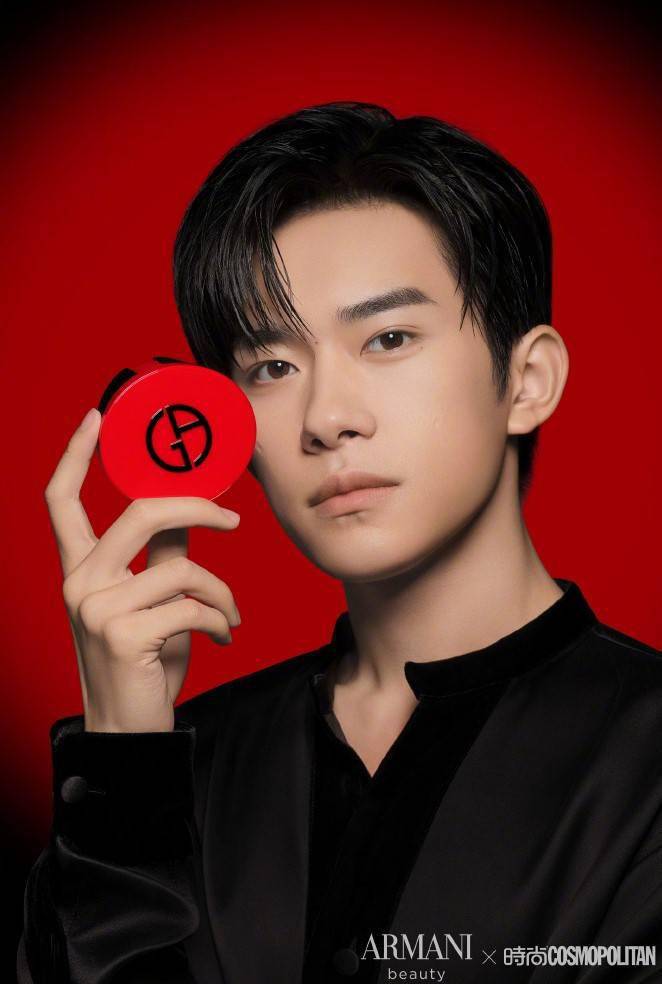 易烊千玺的图片都是去哪里下载的 e252713dc59346a8aa273dbb0d9f6bcc.jpeg