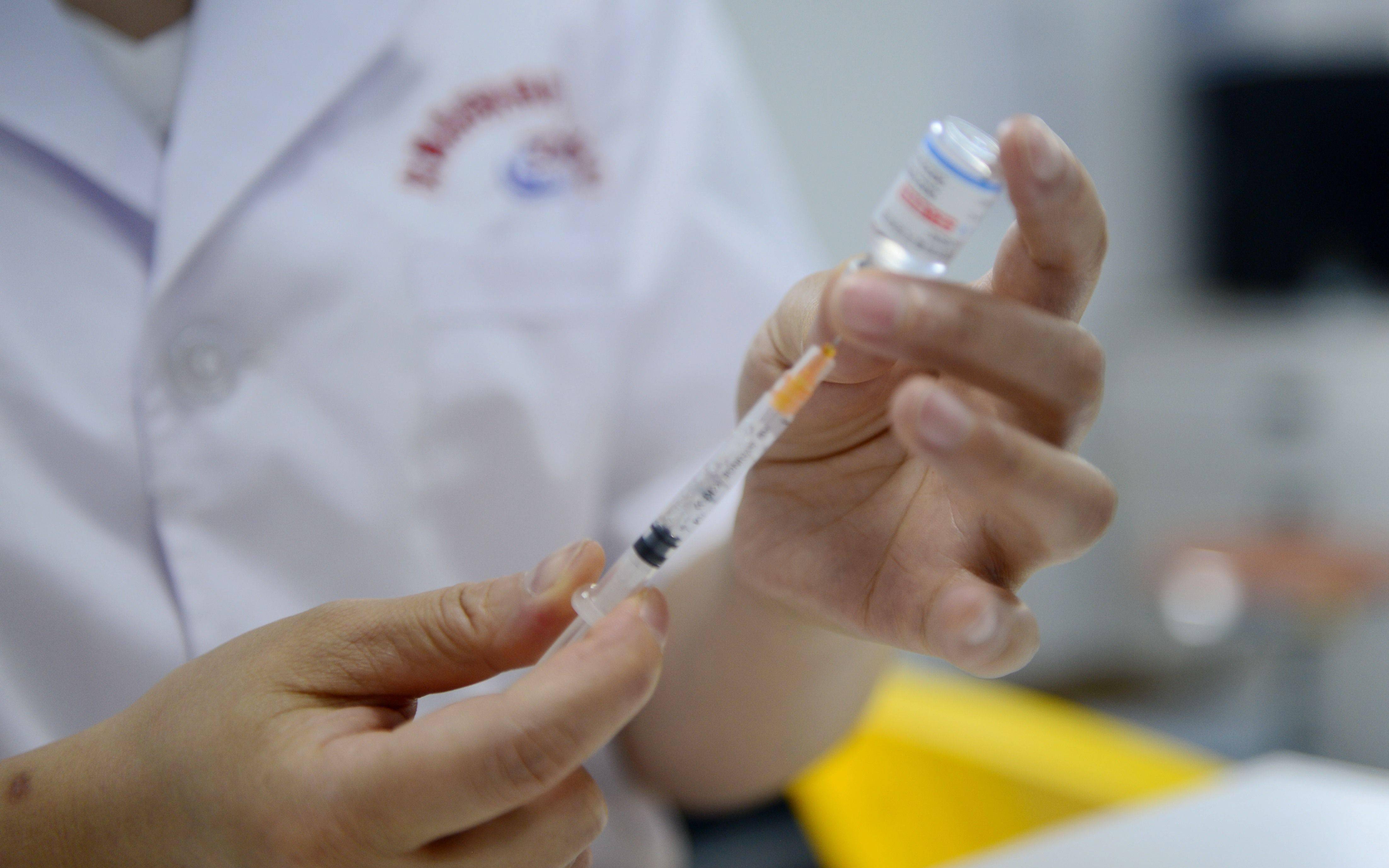 疫情|新闻8点见│上海出现本土新冠确诊病例，张文宏深夜发声