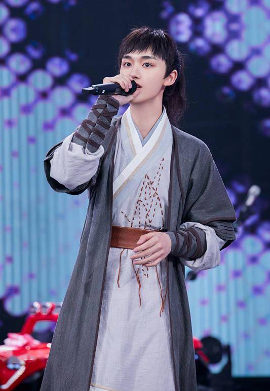 丁程鑫被雪藏?晚会镜头被工作人员删除,后援会也被阻止维权_时代