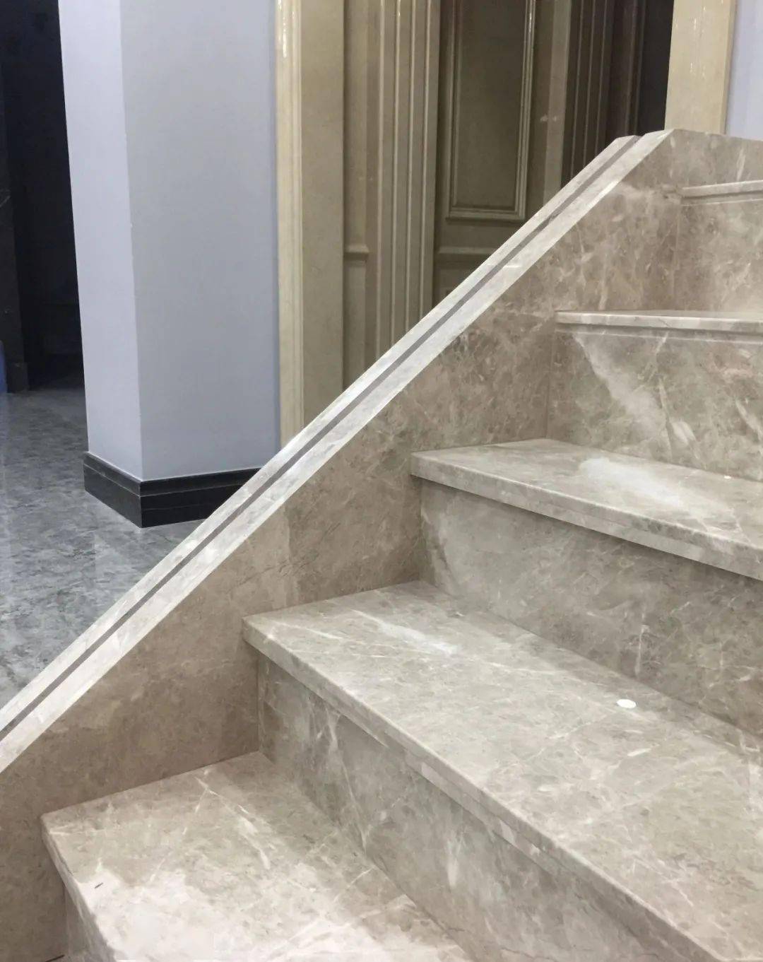 楼梯用石材来做时需要注意哪些细节呢?