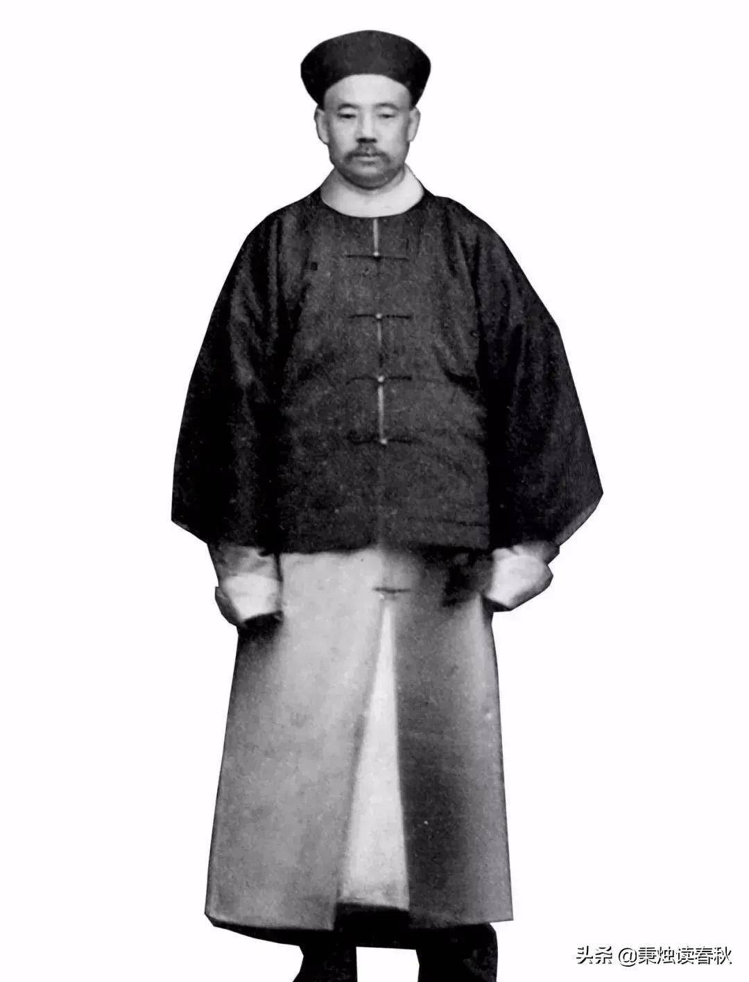 北洋水师提督丁汝昌，以身殉国棺材被加三道铁链，15年后才下葬_李鸿章