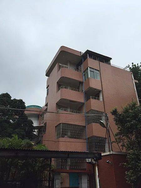 中学特色配置:独立阳台,独立卫浴各两间独立卫浴各两间也就是一间宿舍