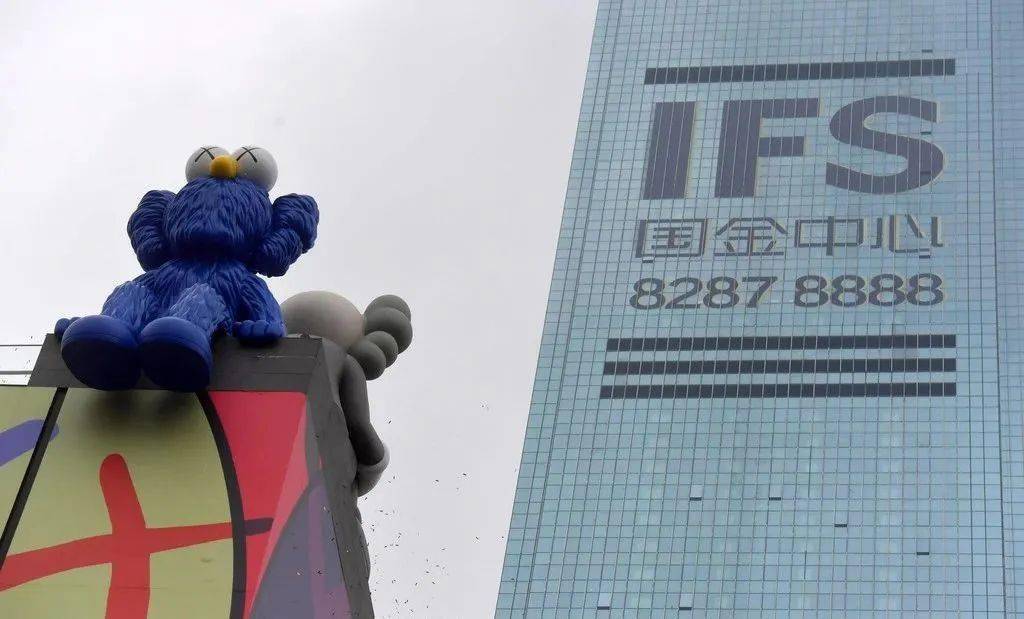 长沙 ifs 国金中心的巨型雕塑艺术品例如:就举例其中几个大众熟悉的