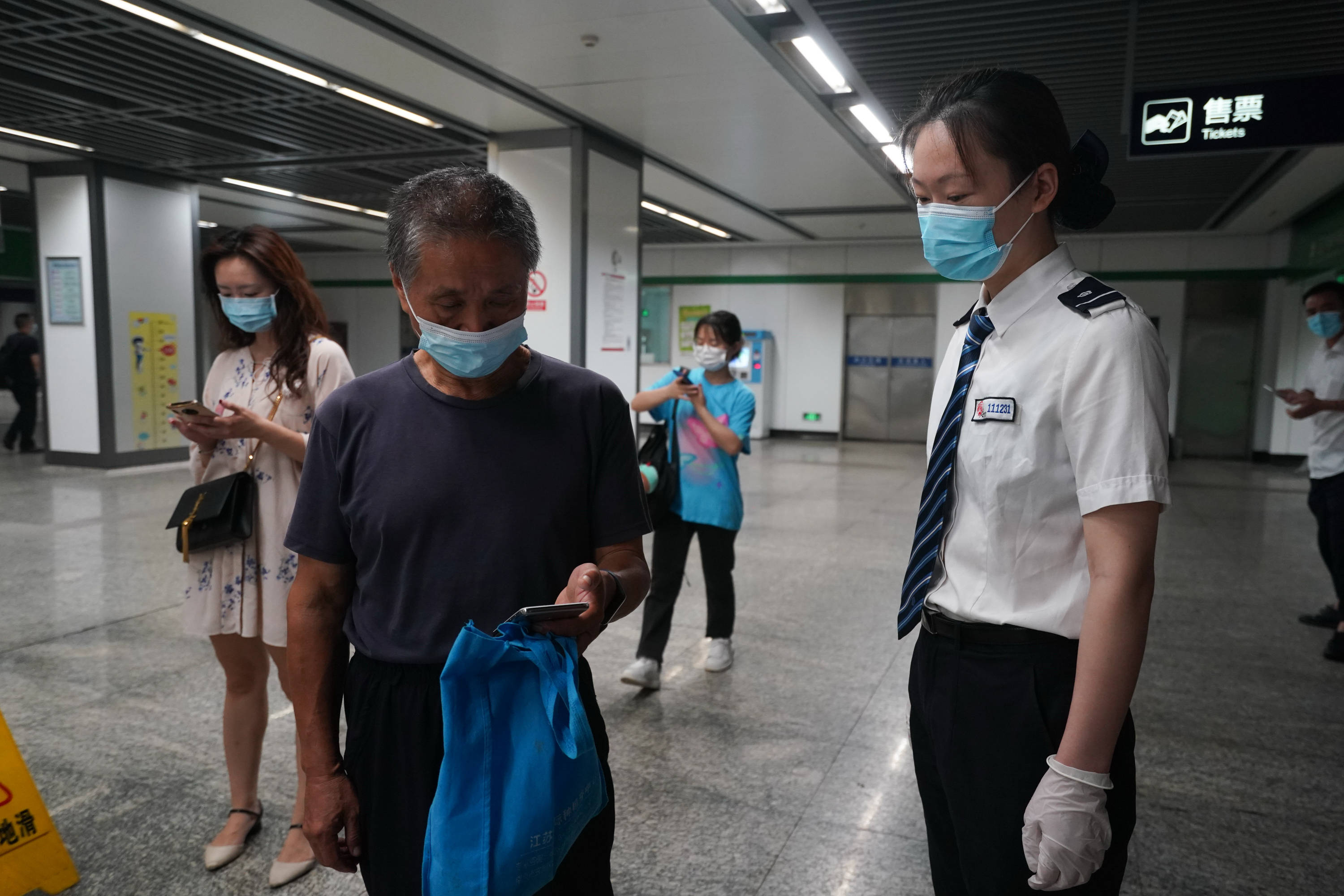 南京有序恢复市内公共交通和道路客运服务