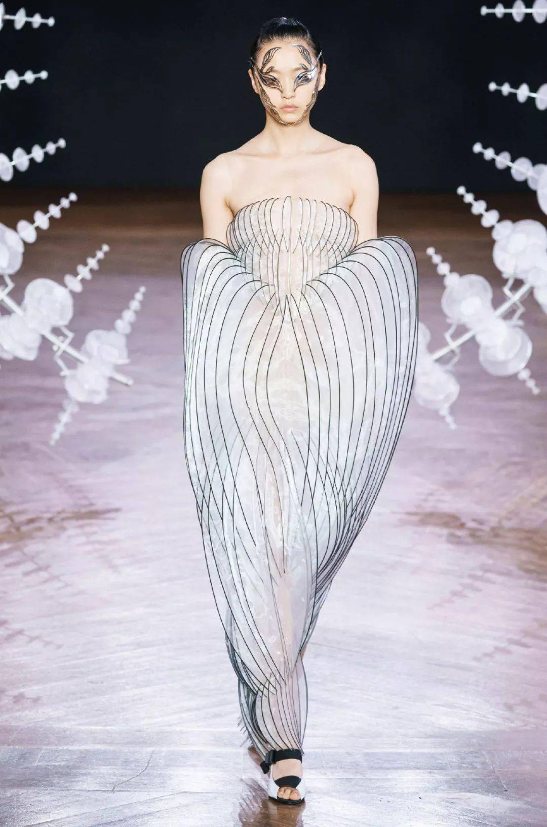 3d打印技术在服装中的绝妙运用丨irisvanherpen历年高定秀场回顾