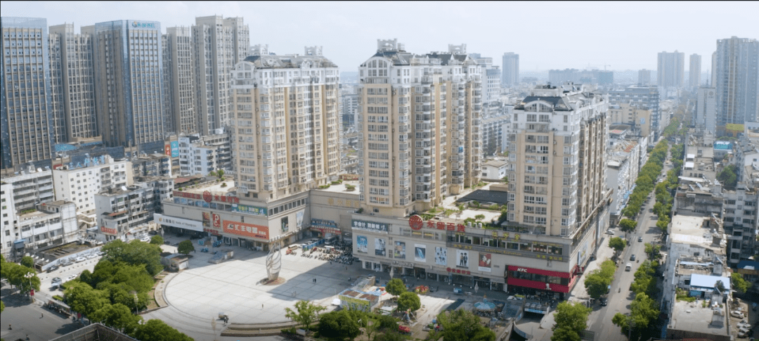 我市正在重点打造鹰潭市龙头山商业街区,目前已完成商业街区改造提升