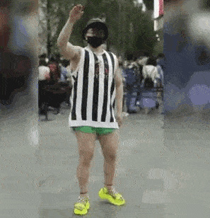 成都|运动裤球鞋配长衫，这就是潮流圣地太古里吗？梁龙看了都自愧不如