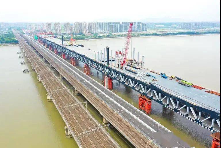 阔别一年的彭埠大桥钱江二桥于今日恢复通车