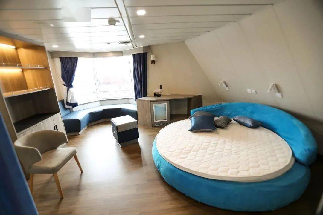 国内最豪华客滚船在广船国际命名交付