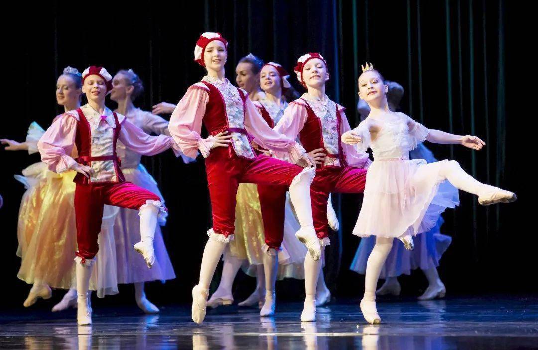 艺术鉴赏|一个芭蕾舞演员一年要更换300双舞鞋?关于芭蕾的那些事……_