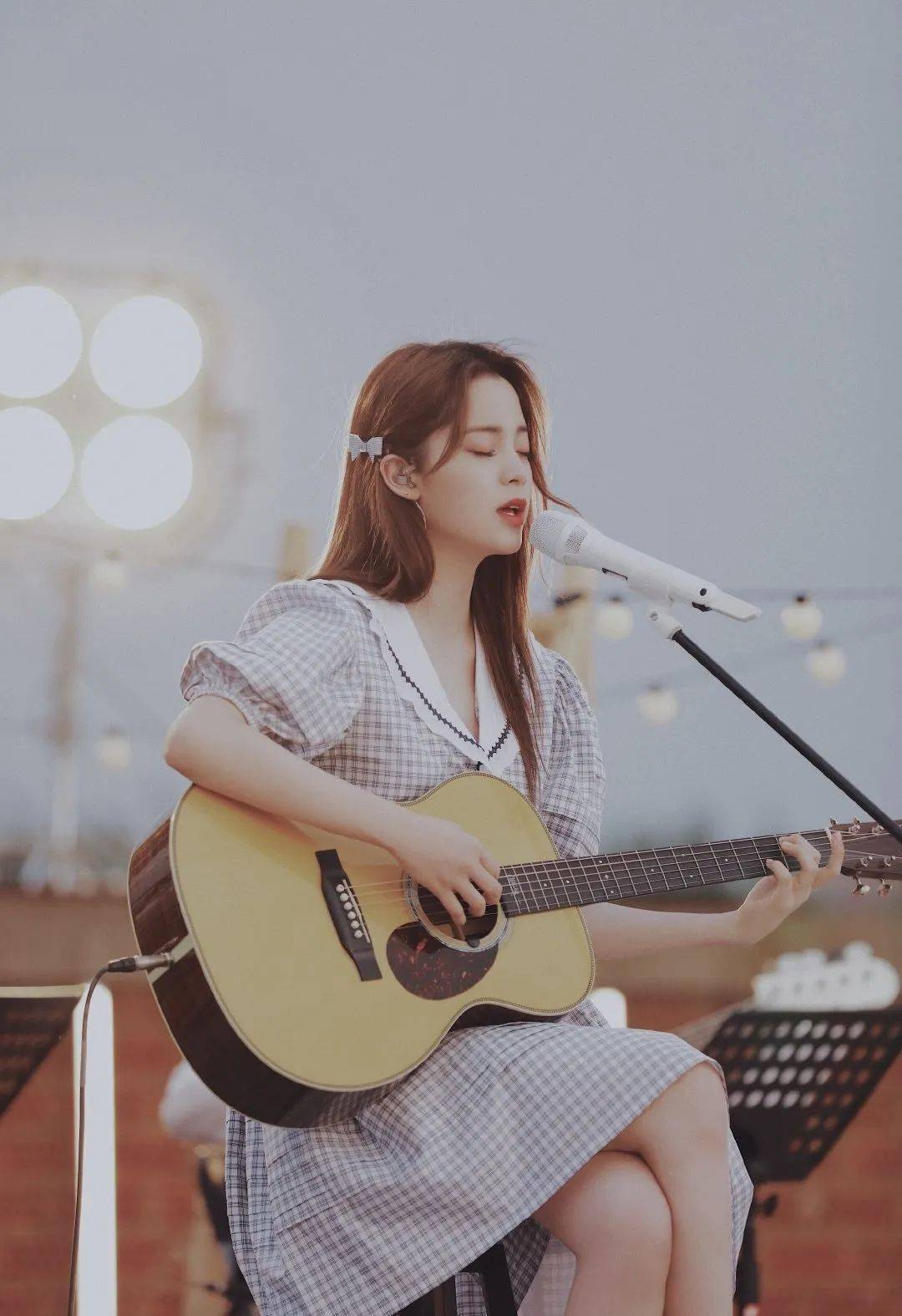 设计|一条娃娃裙，让女明星撞衫率显著提升！