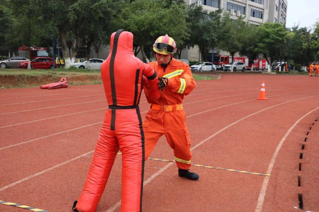 最美消防人蓝焰妙手神医装备技师杨立章