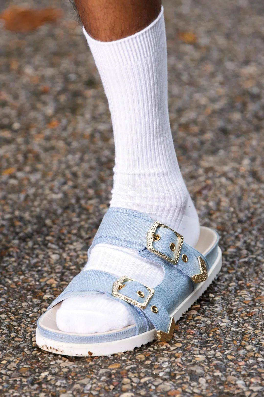 黑色|袜！这就是全身上下一秒变时髦的底色！