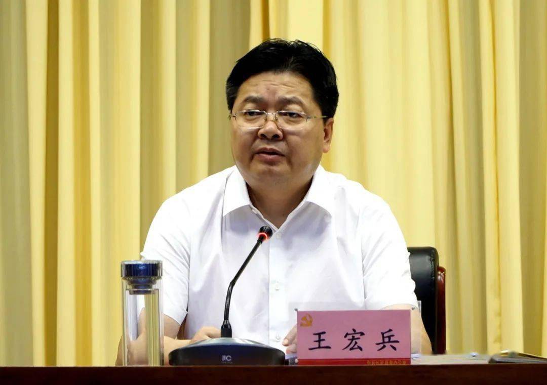 8月22日,长武县召开全县领导干部大会,市委常委,组织部部长王宏兵同志