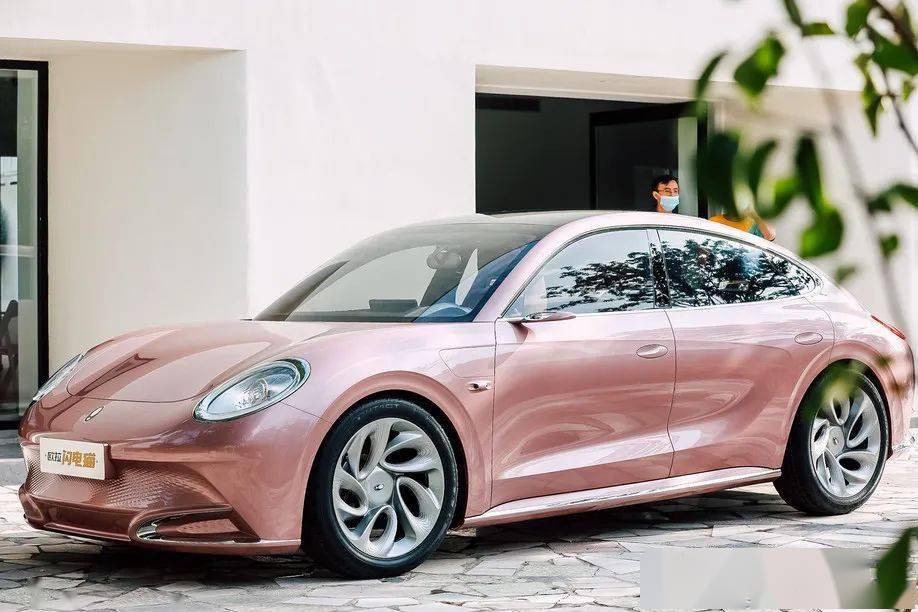 欧拉闪电猫冰粉钻实车首发！时尚、年轻，小姐姐们都很喜欢！_车型