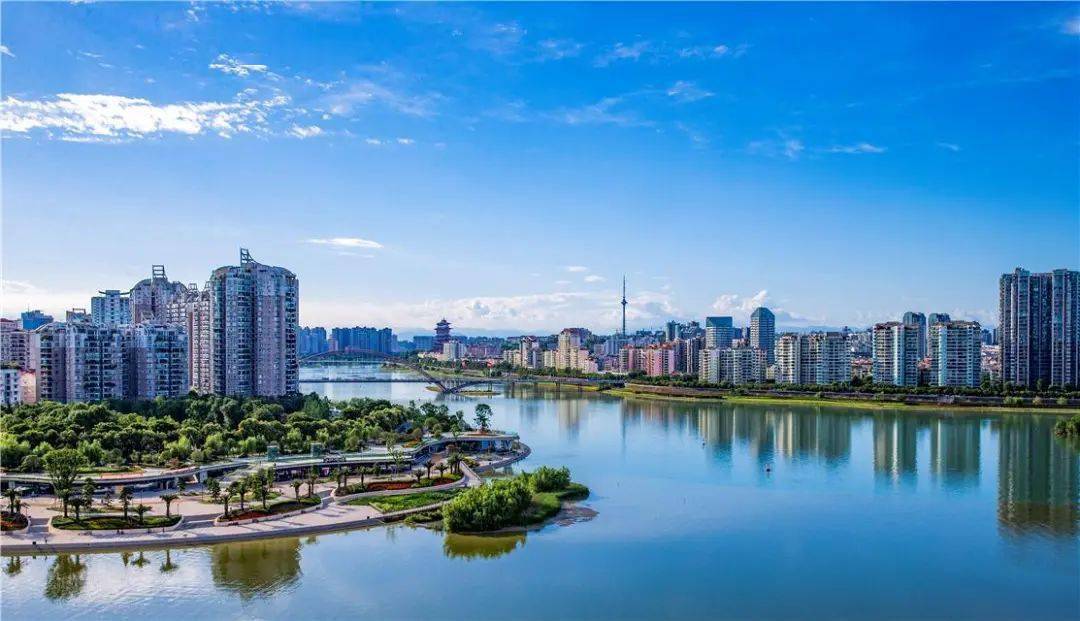 绵阳城三江交汇处.蒲滔摄