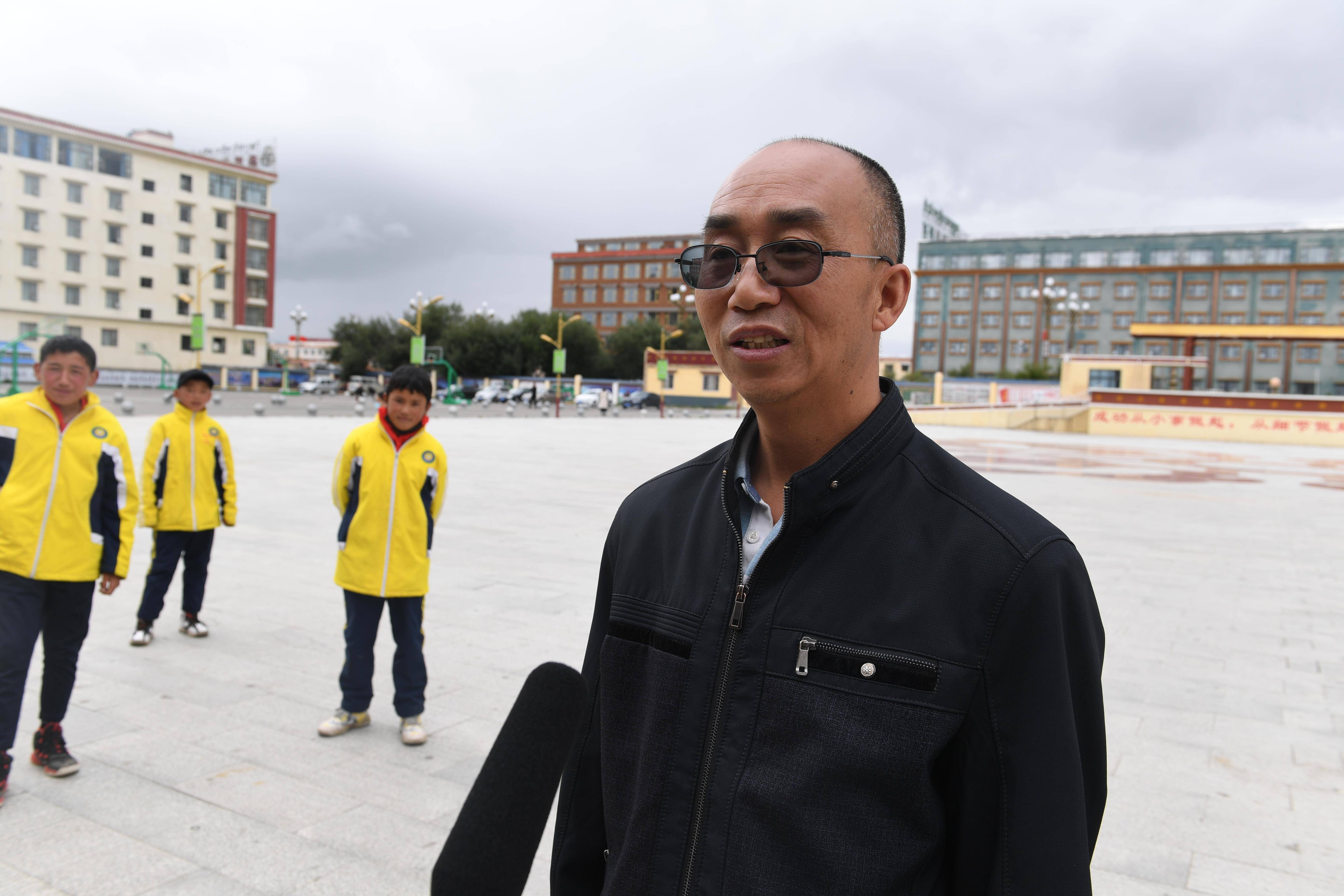 "犇"向新学期,校长对你说_红原县