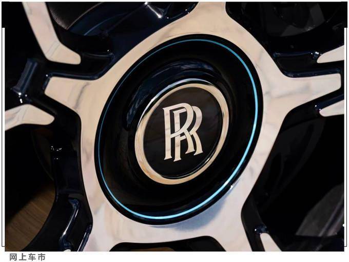 古思特friskee pink以及库里南black badge iced turchese两款车型