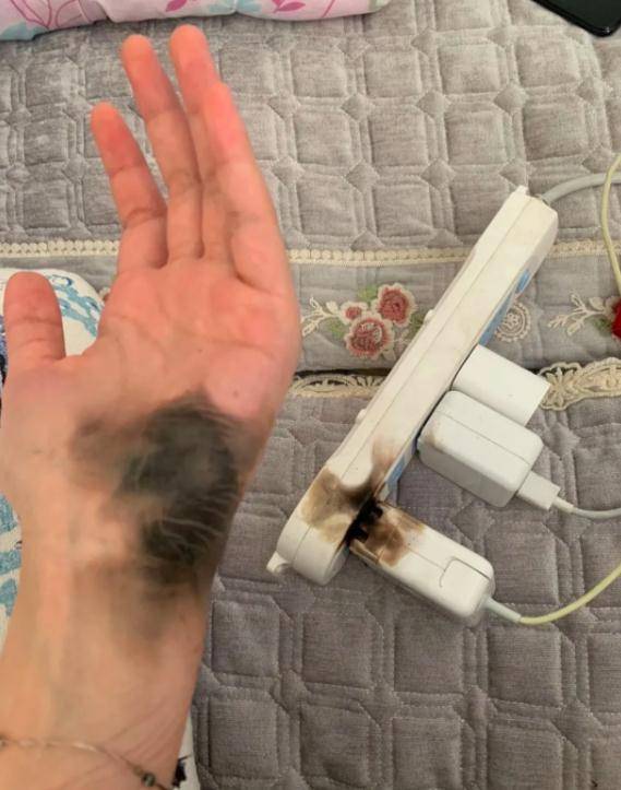 张女士|危险！危险！危险！不要这样拔插头！