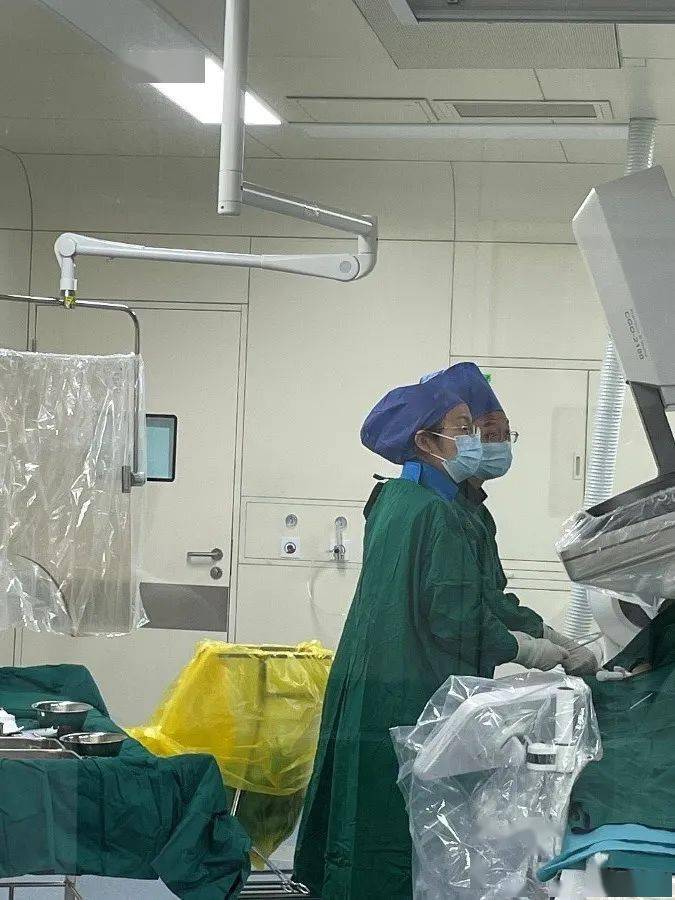 静脉|肾内科完成首例DSA下中心静脉狭窄球囊扩张术