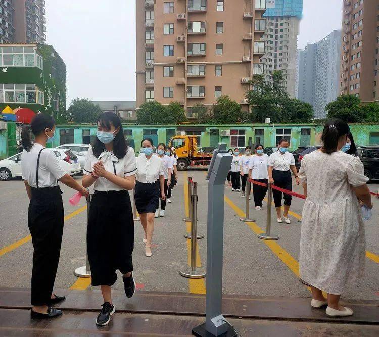 百花小学组织秋季开学疫情防控模拟演练