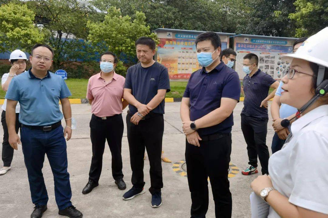 8月23日,縣委副書記,縣長石進率隊督導全縣重點生態環境問題整改工作