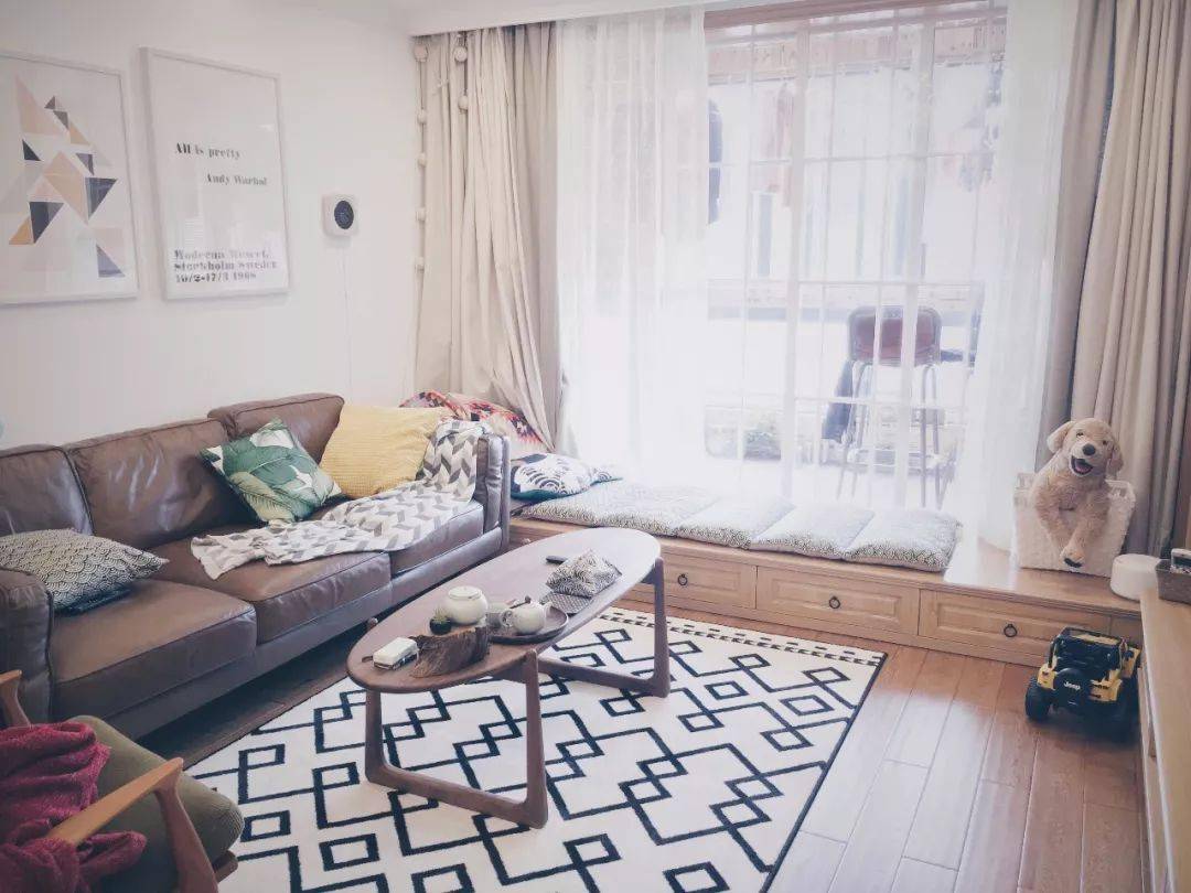 客厅有个飘窗,实用又漂亮!