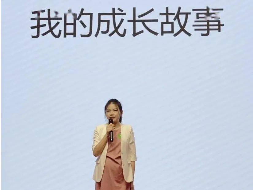  左右滑动查看更多>李纯老师2021年参加龙湖区中小学班主任专业能力